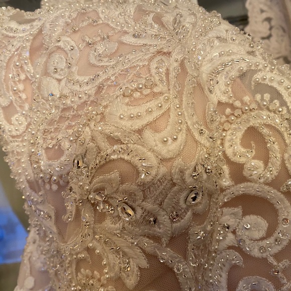 NWT Allure Wedding gown off white with blush tones - Picture 5 of 7